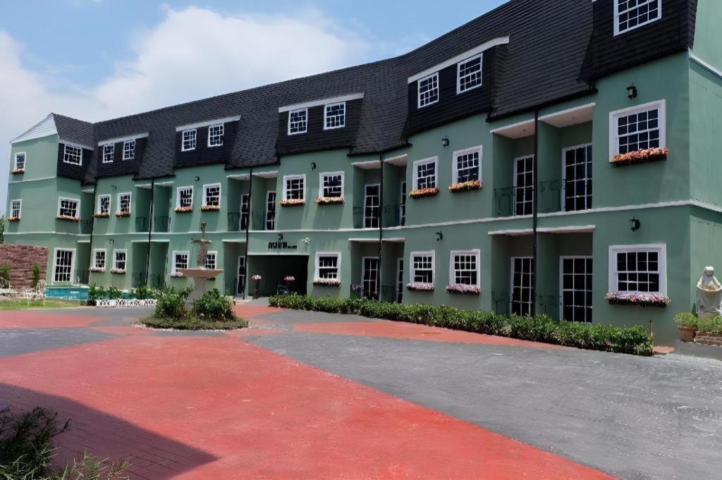 Nabanmae Resort Lampang Exterior photo